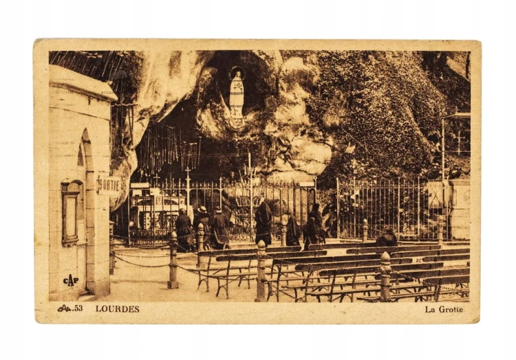LOURDES, FRANCJA - FIGURA MATKI BOŻEJ 1951