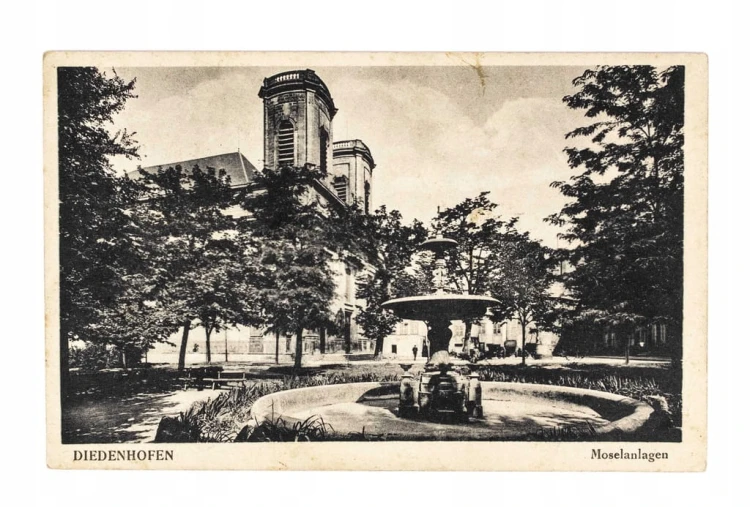 THIONVILLE, FRANCJA - KOŚCIÓŁ ŚW. MAKSYMINA l. 20/30
