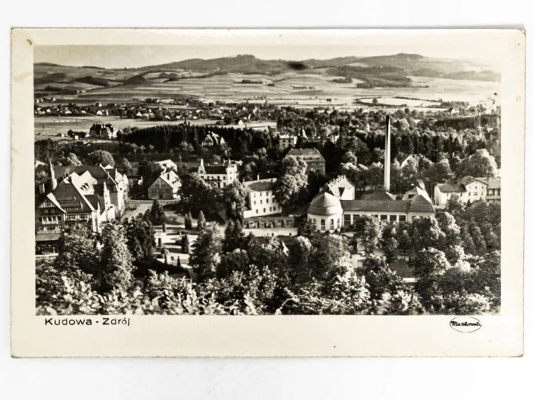 KUDOWA-ZDRÓJ - PANORAMA Z SANATORIUM POLONIA I PIJALNIĄ 1958 PRL