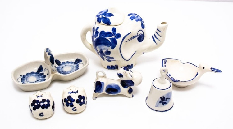 ZESTAW STARYCH CERAMICZNYCH PRZEDMIOTÓW KUCHENNYCH