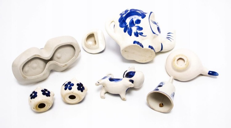 ZESTAW STARYCH CERAMICZNYCH PRZEDMIOTÓW KUCHENNYCH