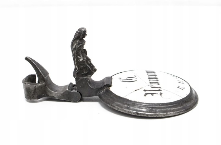 STARA METALOWA POKRYWA DO KUFLA Z PORCELANĄ 1886