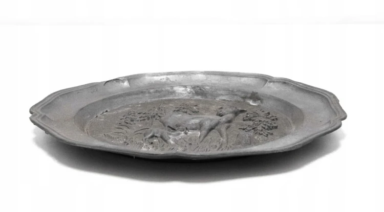 STARY METALOWY TALERZ ŚCIENNY, SARNA Z MŁODYM