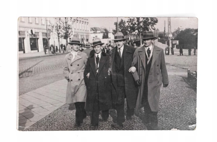 STARA FOTOGRAFIA - MĘŻCZYŹNI, UL. GŁOGOWSKA, FOT. RAFIŃSKI, POZNAŃ 1932