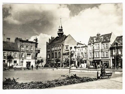 WRZEŚNIA - RYNEK Z RATUSZEM MIEJSKIM LATA 60. PRL