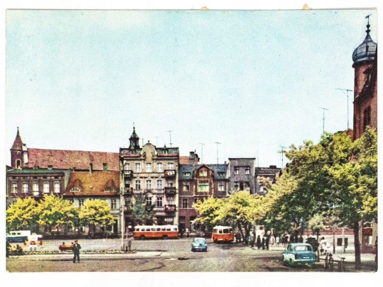 GNIEZNO - RYNEK MIEJSKI LATA 60. PRL