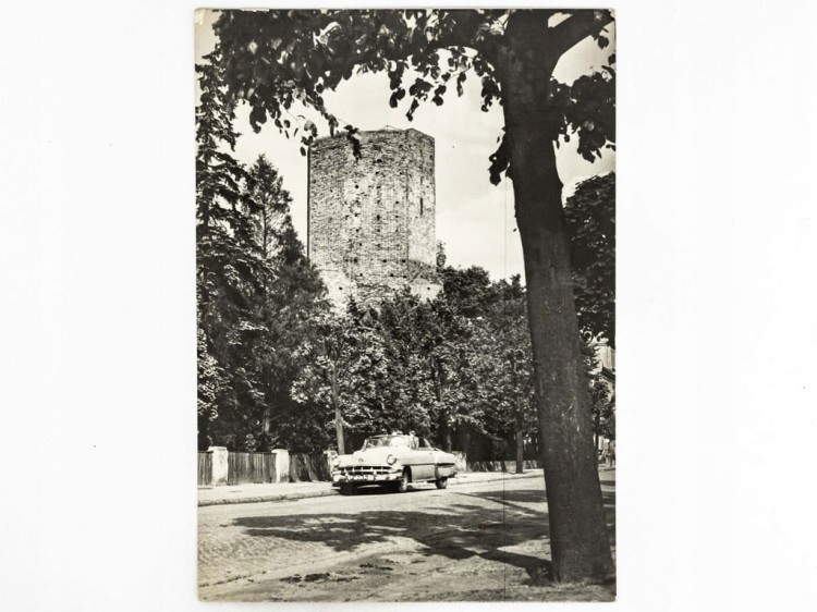 OSTRZESZÓW - BASZTA WIEŻA ZAMKU KAZIMIERZOWSKIEGO LATA 60. PRL