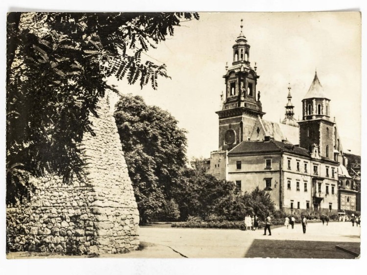 KRAKÓW - BAZYLIKA ARCHIKATEDRALNA NA WAWELU LATA 60. PRL