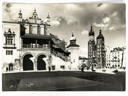 KRAKÓW - RYNEK Z FRAGMENTEM SUKIENNIC I BAZYLIKĄ MARIACKĄ 1968 PRL