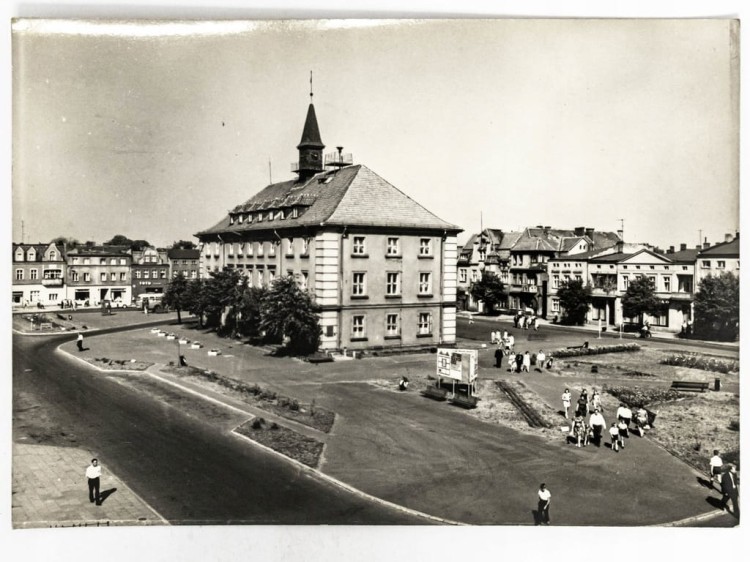 SWARZĘDZ - RYNEK Z RATUSZEM MIEJSKIM 1973 PRL