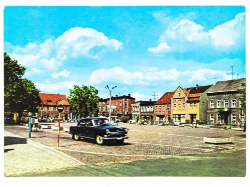 CHODZIEŻ - RYNEK MIEJSKI CZARNA WOŁGA GAZ-21 LATA 60. / 70. PRL