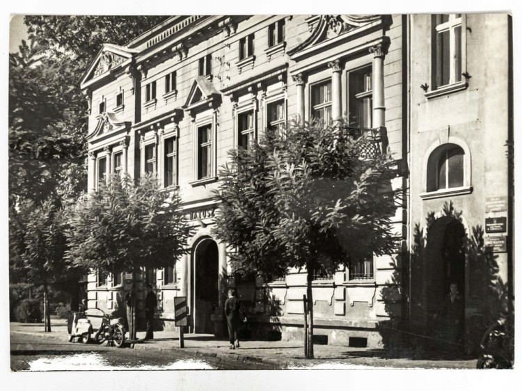 CHODZIEŻ - SIEDZIBA MRN OBECNIE BIBLIOTEKA IM. S. MICHALSKIEGO LATA 60. PRL