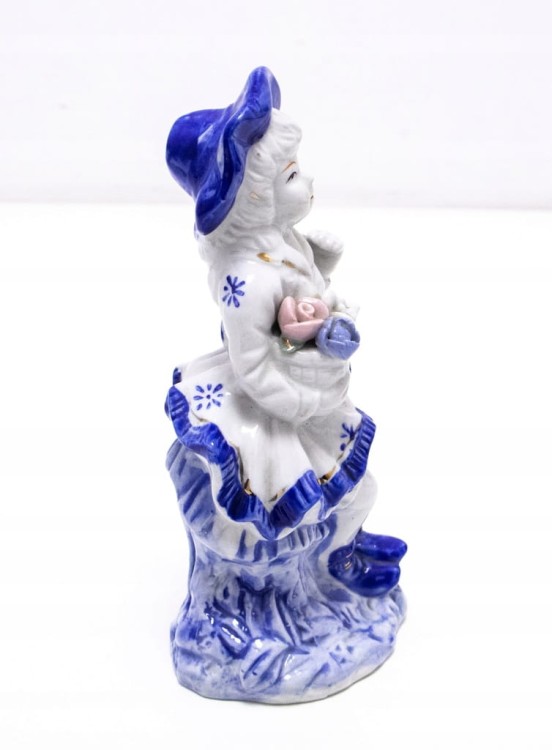 STARA PORCELANOWA FIGURKA KOBIETA Z KWIATAMI