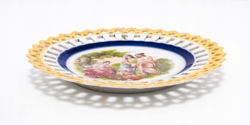 STARY PORCELANOWY TALERZ, MOTYW FIGURALNY
