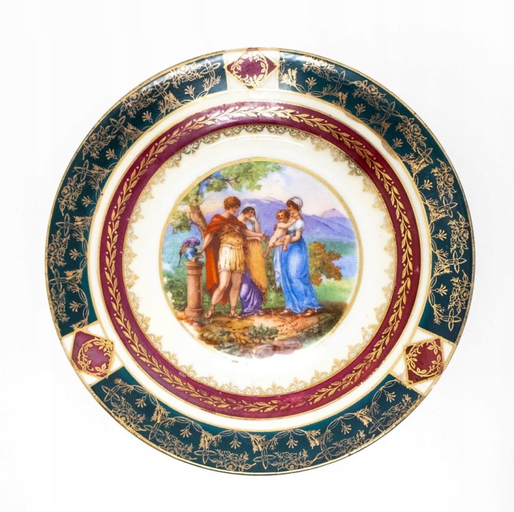 STARY PORCELANOWY TALERZYK, MOTYW FIGURALNY