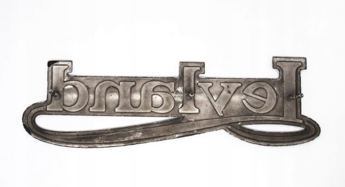 STARY ZNACZEK SAMOCHODOWY EMBLEMAT LEYLAND