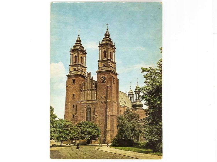 POZNAŃ - BAZYLIKA ARCHIKATEDRALNA ŚW. APOSTOŁÓW PIOTRA I PAWŁA LATA 70. PRL