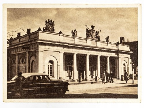POZNAŃ - BUDYNEK ODWACHU MUZEUM HISTORII RUCHU ROBOTNICZEGO LATA 60. PRL