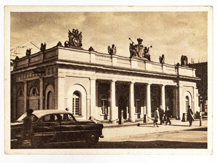 POZNAŃ - BUDYNEK ODWACHU MUZEUM HISTORII RUCHU ROBOTNICZEGO LATA 60. PRL
