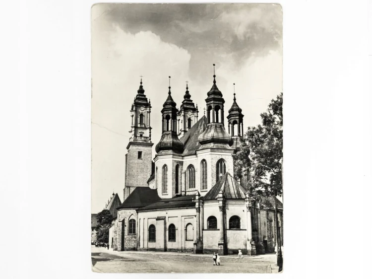 POZNAŃ - BAZYLIKA ARCHIKATEDRALNA ŚW. APOSTOŁÓW PIOTRA I PAWŁA 1969 PRL