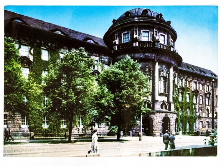 POZNAŃ - UNIWERSYTET IM. ADAMA MICKIEWICZA COLLEGIUM MAIUS LATA 70. PRL