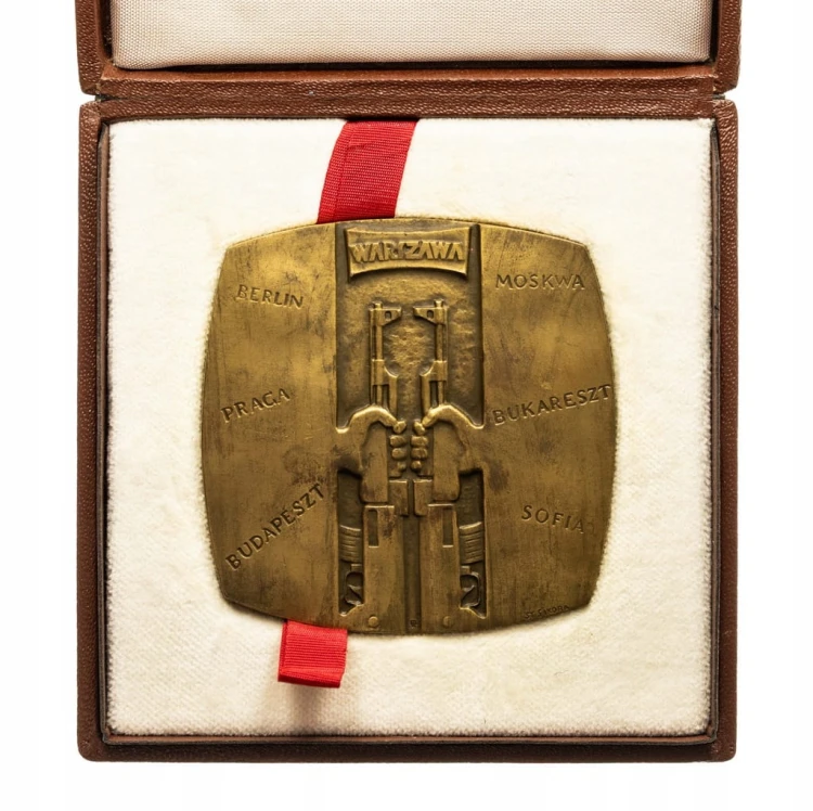 MEDAL BRATERSTWO BRONI, NA STRAŻY POKOJU I SOCJALIZMU (ST. SIKORA)