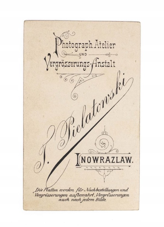 STARA FOTOGRAFIA - MĘŻCZYZNA W GARNITURZE, ATELIER PIELATOWSKI, INOWROCŁAW