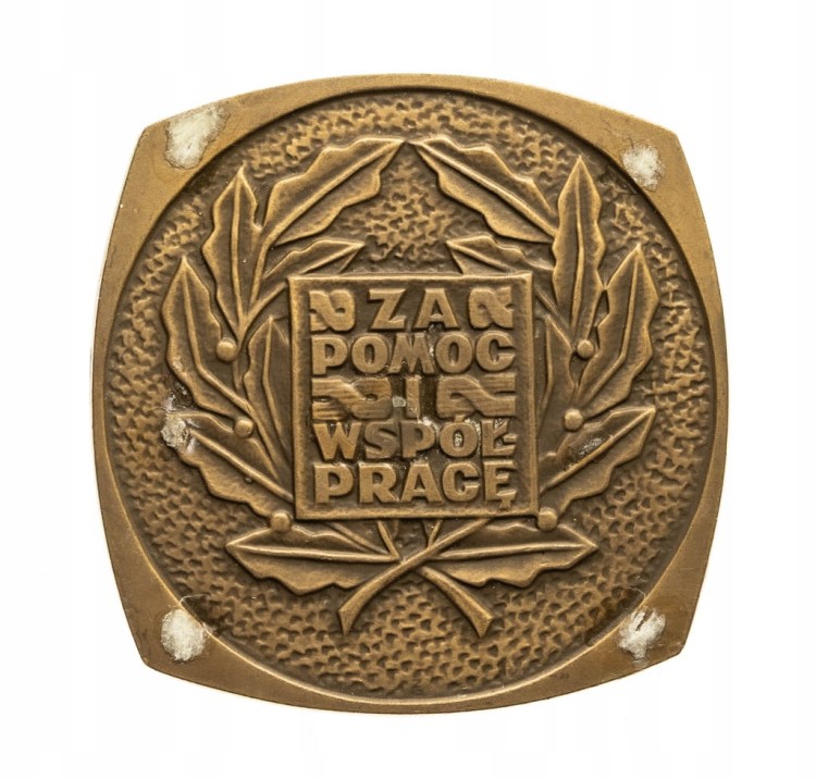 MEDAL ZA POMOC I WSPÓŁPRACĘ PTTK