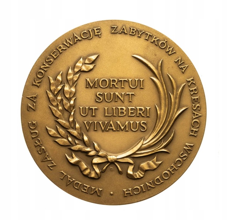MEDAL ZASŁUG ZA KONSERWACJĘ ZABYTKÓW NA KRESACH WSCHODNICH 1990