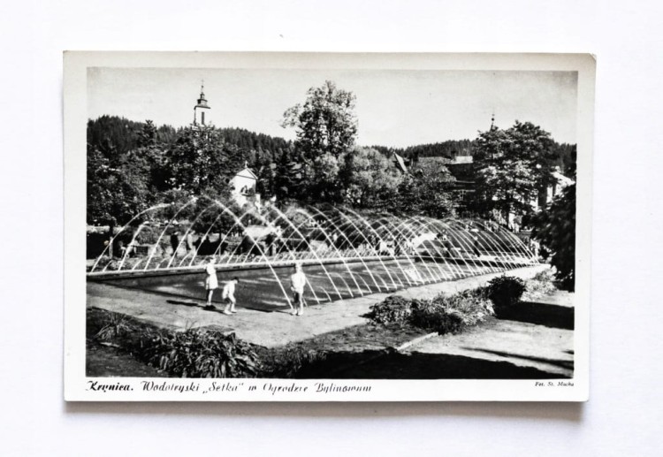 KRYNICA - WODOTRYSKI W OGRODZIE BYLINOWYM l. 50/60