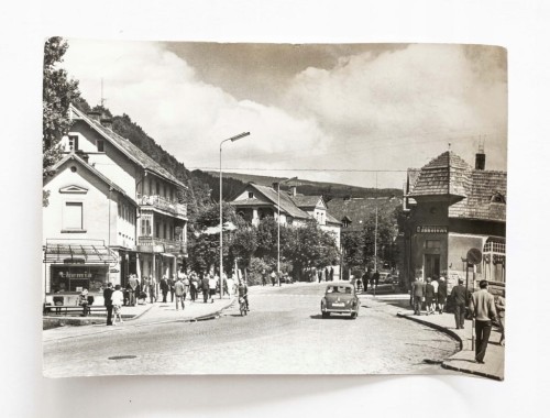 KUDOWA-ZDRÓJ - ULICA 1 MAJA, SAMOCHÓD, MOTOR 1968