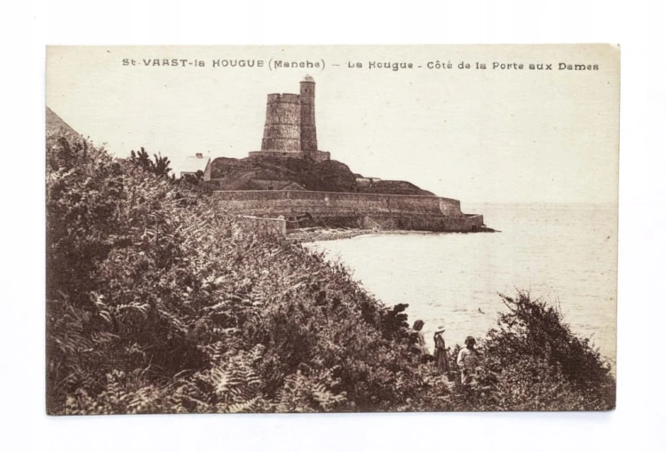 FRANCJA, SAINT VAAST LA HOUGUE - WIEŻA OBRONNA PORTU, POCZ. XX WIEKU