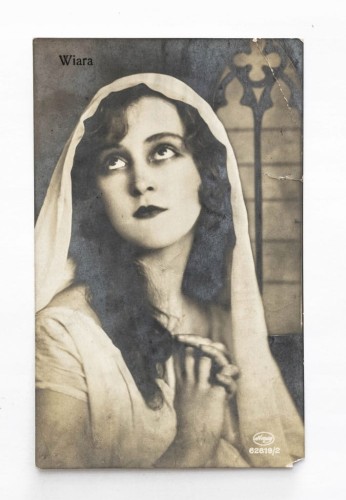 STARA POCZTÓWKA - KOBIETA W SUKNI, WIARA 1930