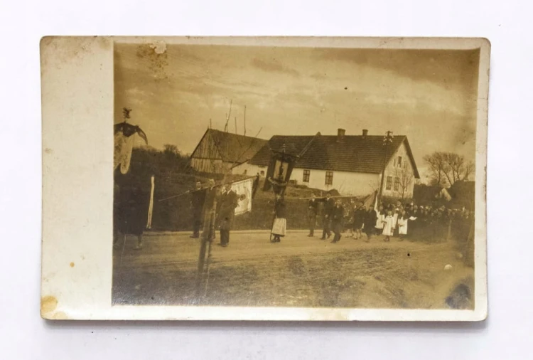 STARA FOTOGRAFIA - PROCESJA KOŚCIELNA, ZADUSZKI, CHLUDOWO 2 LISTOPADA 1930