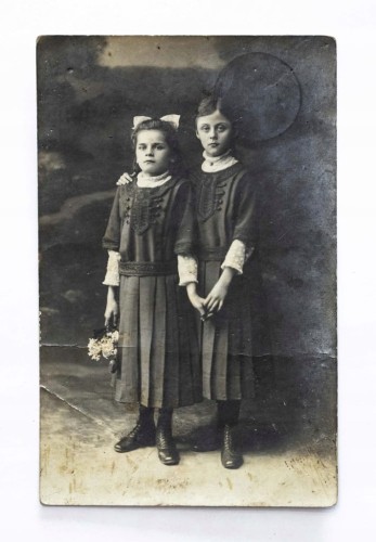 STARA FOTOGRAFIA / POCZTÓWKA - DZIEWCZYNKI W SUKIENKACH, WROCŁAW 1911