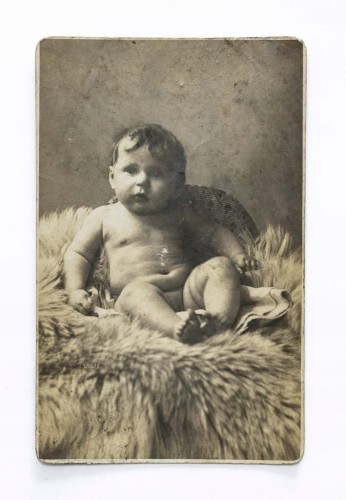 STARA FOTOGRAFIA - MAŁE DZIECKO, FOT. SZYMKOWIAK, POZNAŃ 1925