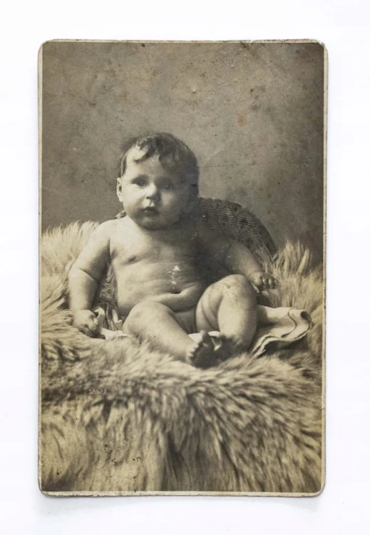 STARA FOTOGRAFIA - MAŁE DZIECKO, FOT. SZYMKOWIAK, POZNAŃ 1925