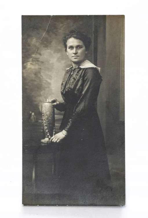 STARA FOTOGRAFIA - KOBIETA W SUKNI, FOT. F. KORB, CRIMMITSCHAU NIEMCY 1914
