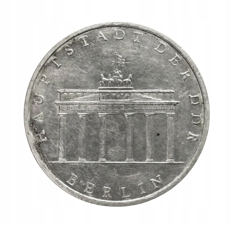 Niemcy, NRD, 5 marek Brama Brandenburska w Berlinie, 1971 rok.
