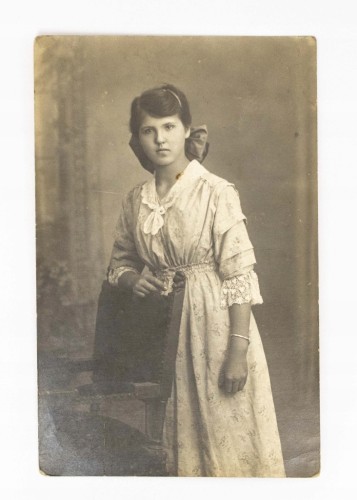 STARA FOTOGRAFIA - KOBIETA W SUKNI, PRZEMYŚL 1917