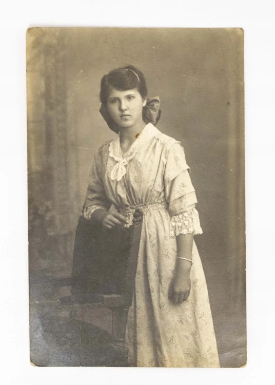STARA FOTOGRAFIA - KOBIETA W SUKNI, PRZEMYŚL 1917