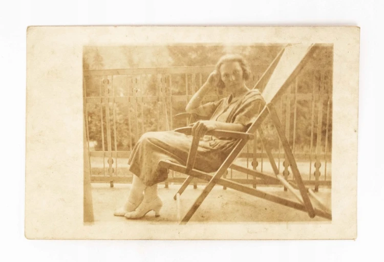 STARA FOTOGRAFIA - KOBIETA NA LEŻAKU, WOROCHTA 1925
