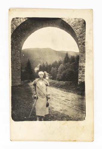 STARA FOTOGRAFIA - KOBIETA W PŁASZCZU, WOROCHTA 1925