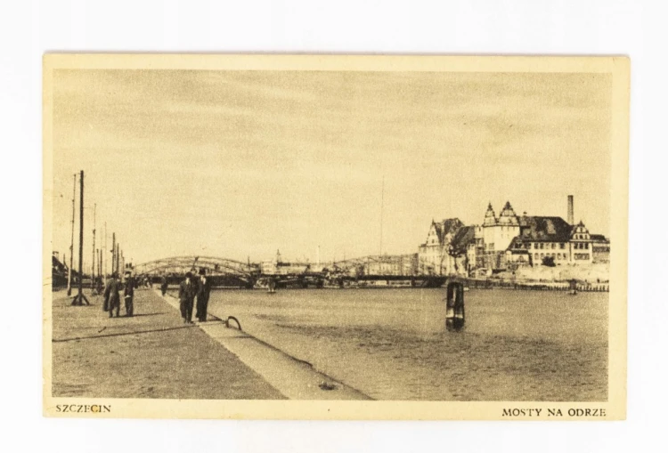SZCZECIN - MOSTY NA ODRZE LATA 40 (CZASOPISMO CZYTELNIK)