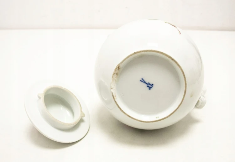 STARY PORCELANOWY DZBANEK I WAZONIKI, RÓŻA MIŚNIA