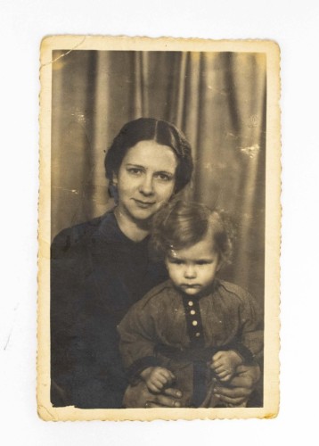 STARA FOTOGRAFIA - MAMA Z DZIECKIEM 1943
