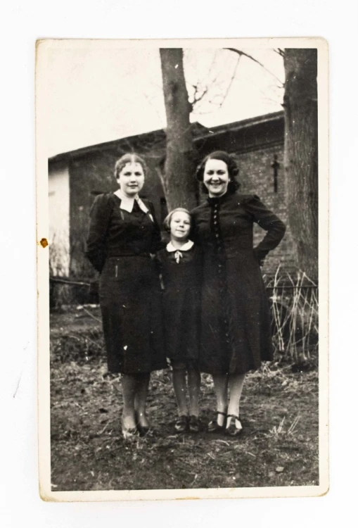 STARA FOTOGRAFIA - KOBIETY W SUKNIACH, FOTO GREGER, POZNAŃ 1940
