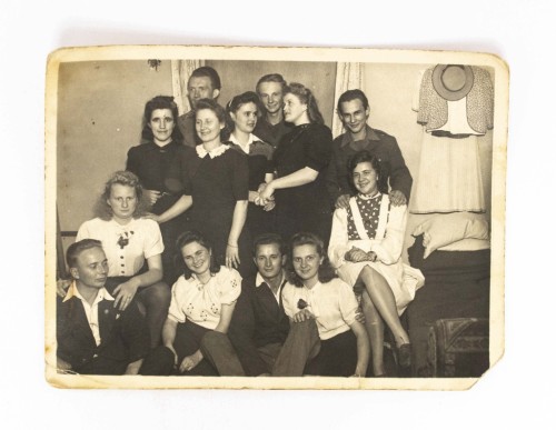 STARA FOTOGRAFIA - POLACY W NIEMCZECH, GRUPA PRZYJACIÓŁ, BREMA 1945