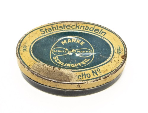 STARA METALOWA PUSZKA PO SZPILKACH NIEMIECKICH SCHLINGPFEIL