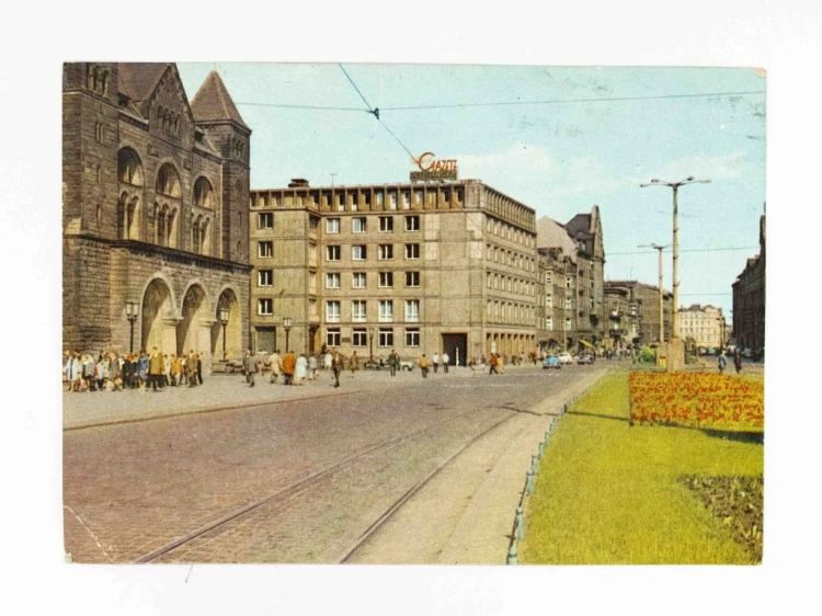 POZNAŃ - ULICA CZERWONEJ ARMII, GMACH GAZETA POZNAŃSKA 1970